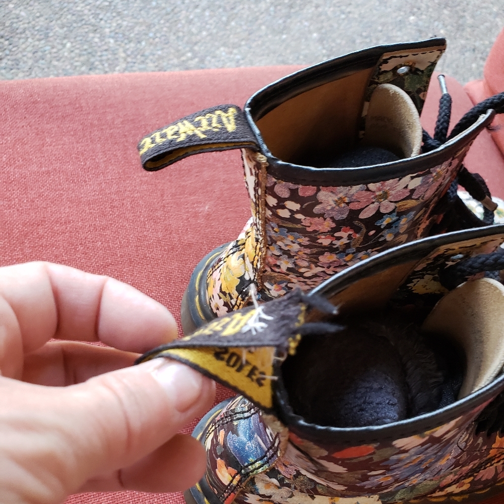 Dr. Martens VTG 90"s Floral Combat boot - Picture 9 of 13